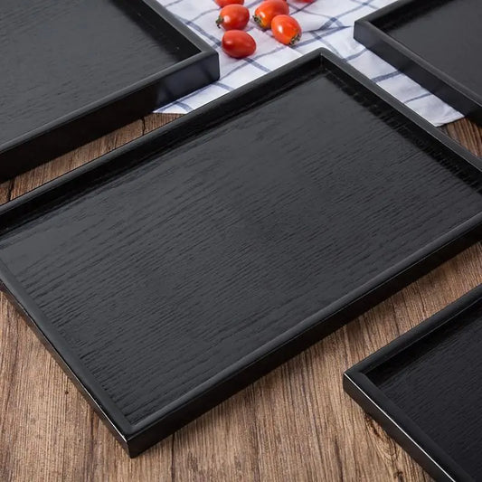 Bandejas de madera negra de estilo japonés.